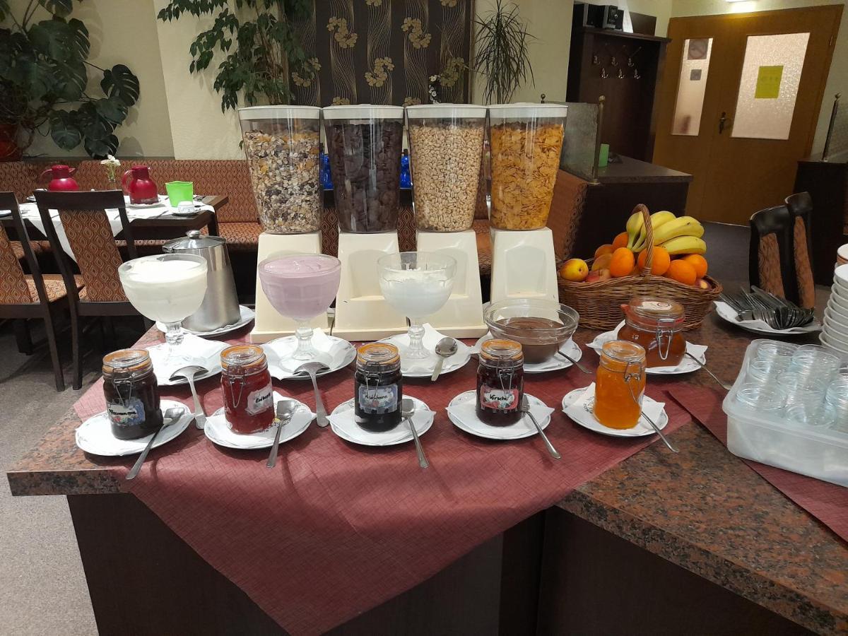 Mucha Ohg Hotel Sembziner Hof Клинк Экстерьер фото