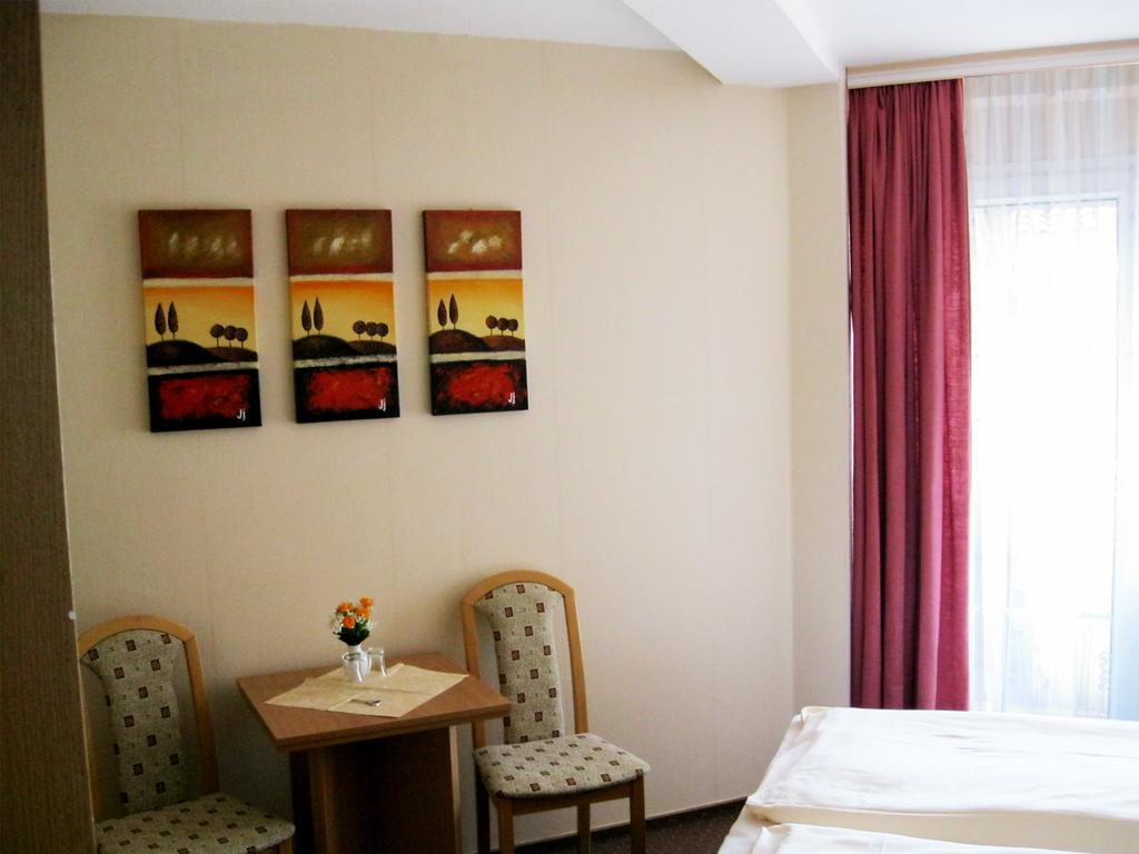 Mucha Ohg Hotel Sembziner Hof Клинк Номер фото