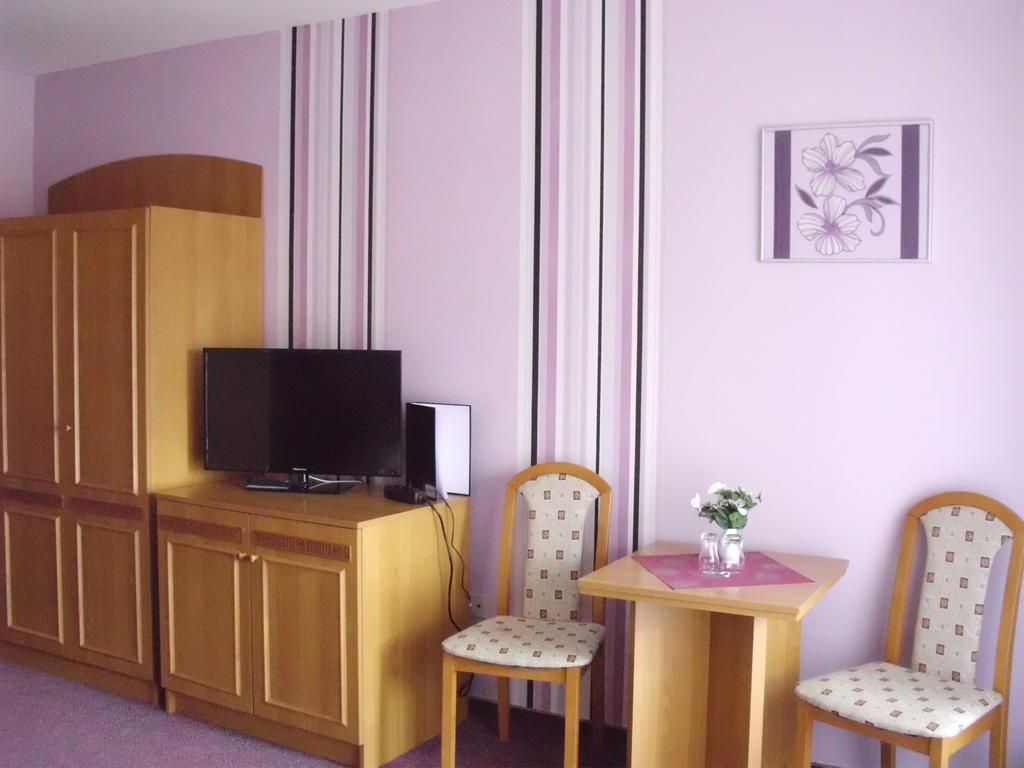 Mucha Ohg Hotel Sembziner Hof Клинк Номер фото