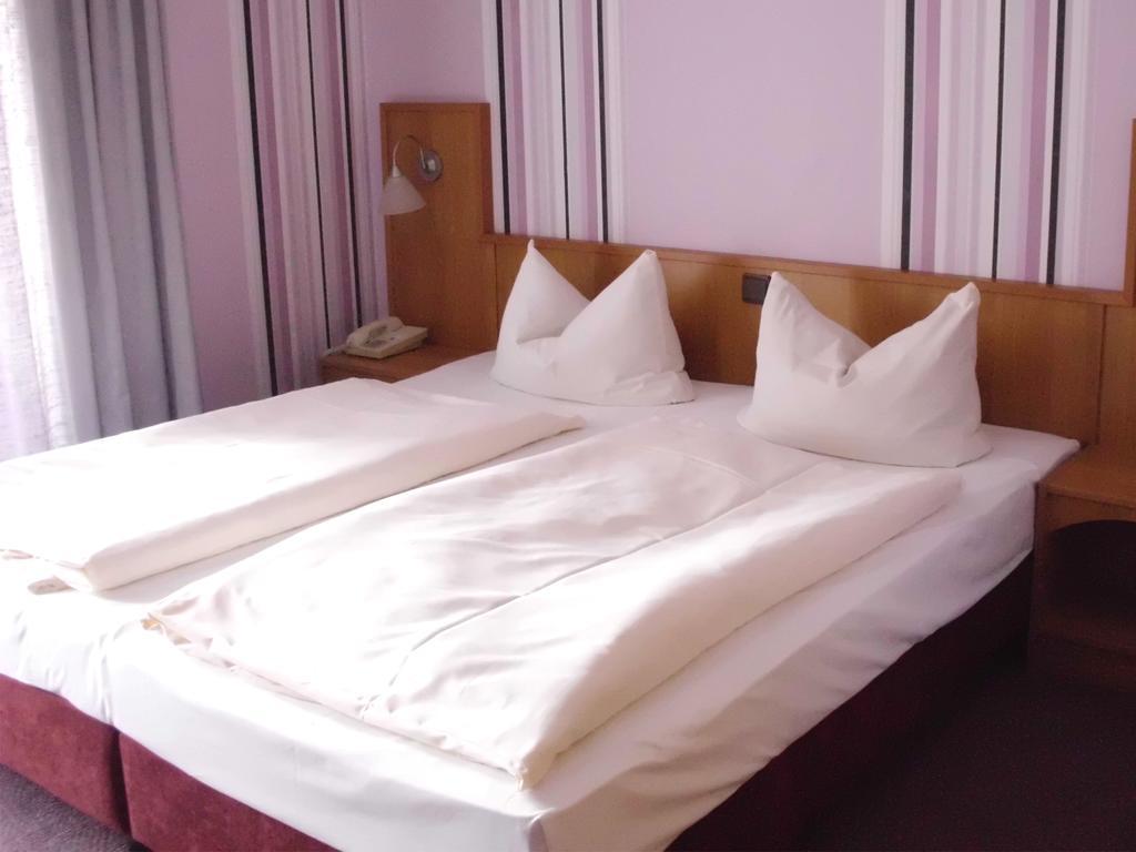 Mucha Ohg Hotel Sembziner Hof Клинк Номер фото
