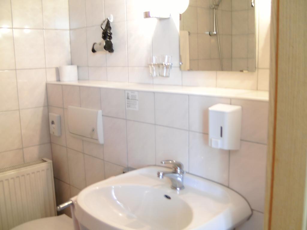 Mucha Ohg Hotel Sembziner Hof Клинк Экстерьер фото