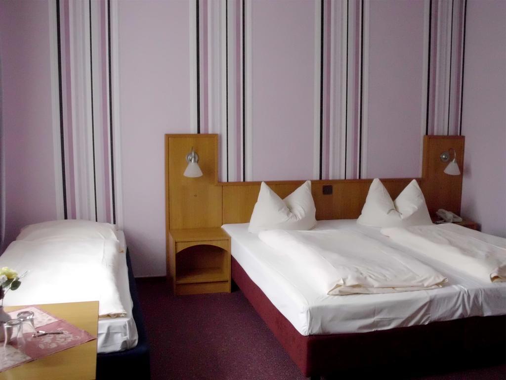 Mucha Ohg Hotel Sembziner Hof Клинк Номер фото